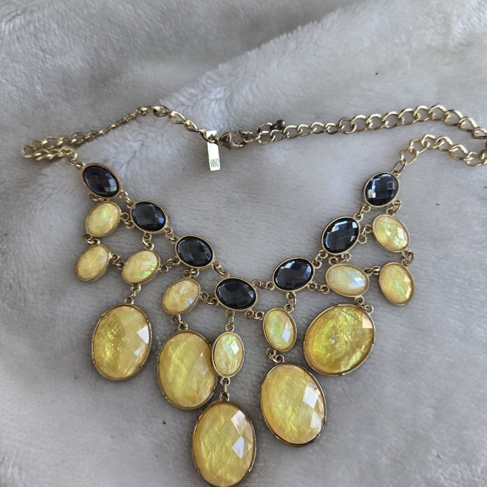 💋11 Yellow/ grey stone statement necklace